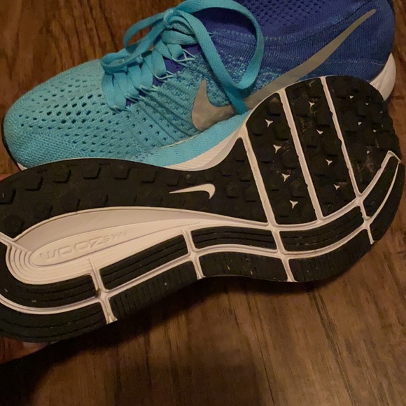 Nike shoes - Picture 3 of 5